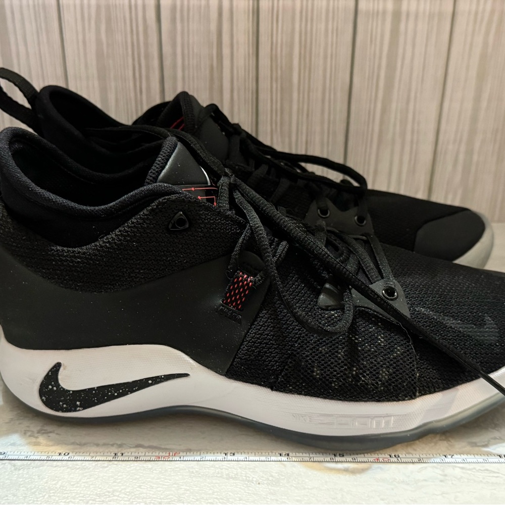 Nike Men's Paul George PG 2 Basketball Shoes. Size 8.5